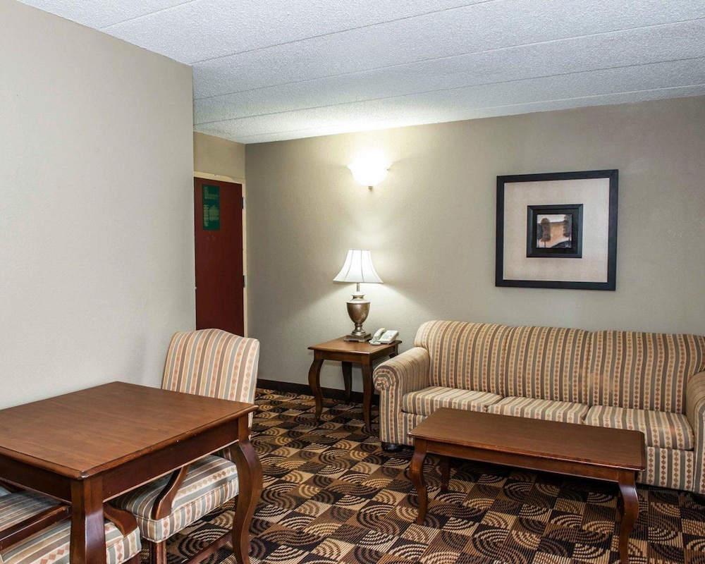Comfort Inn & Suites Indianapolis Northwest - College Park 26/39