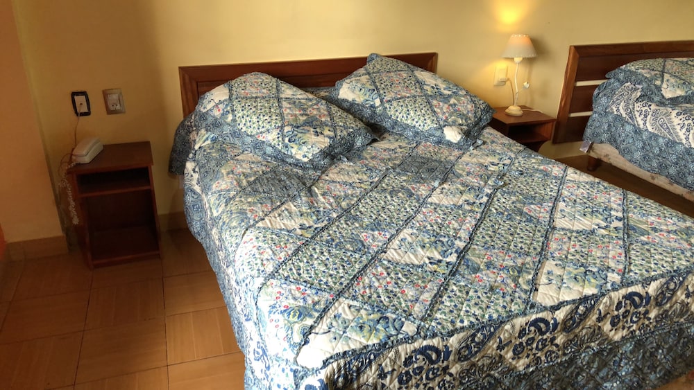Carmen Hotel 18/100