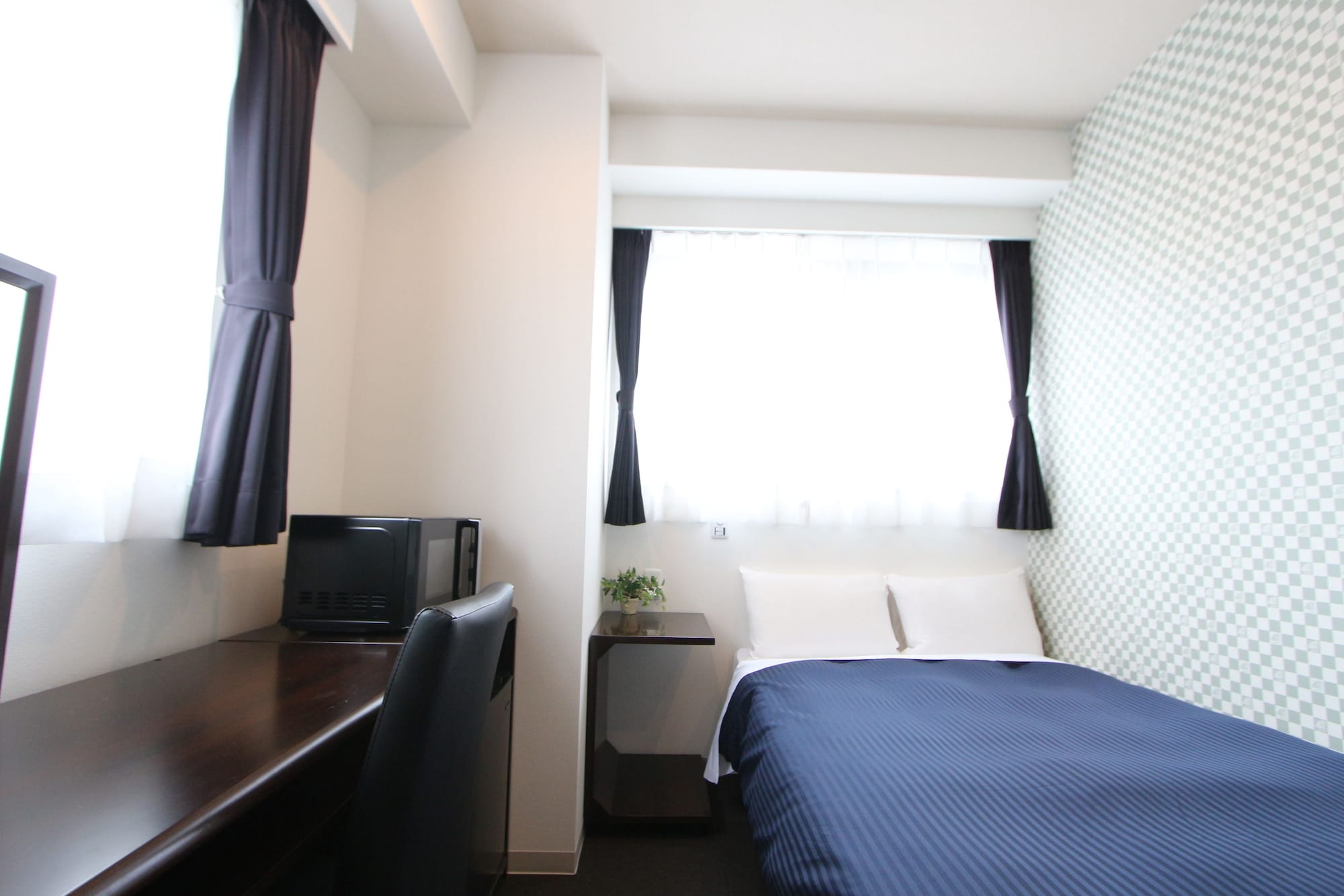 ROOM, SINGLE