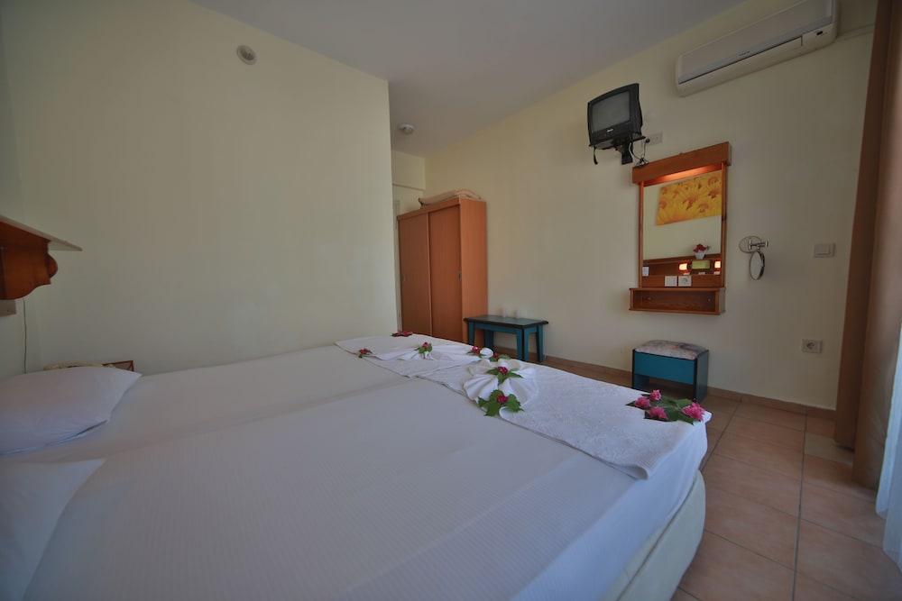 Gallion Hotel 32/73