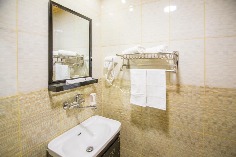 Grape Village Hotel 24/59