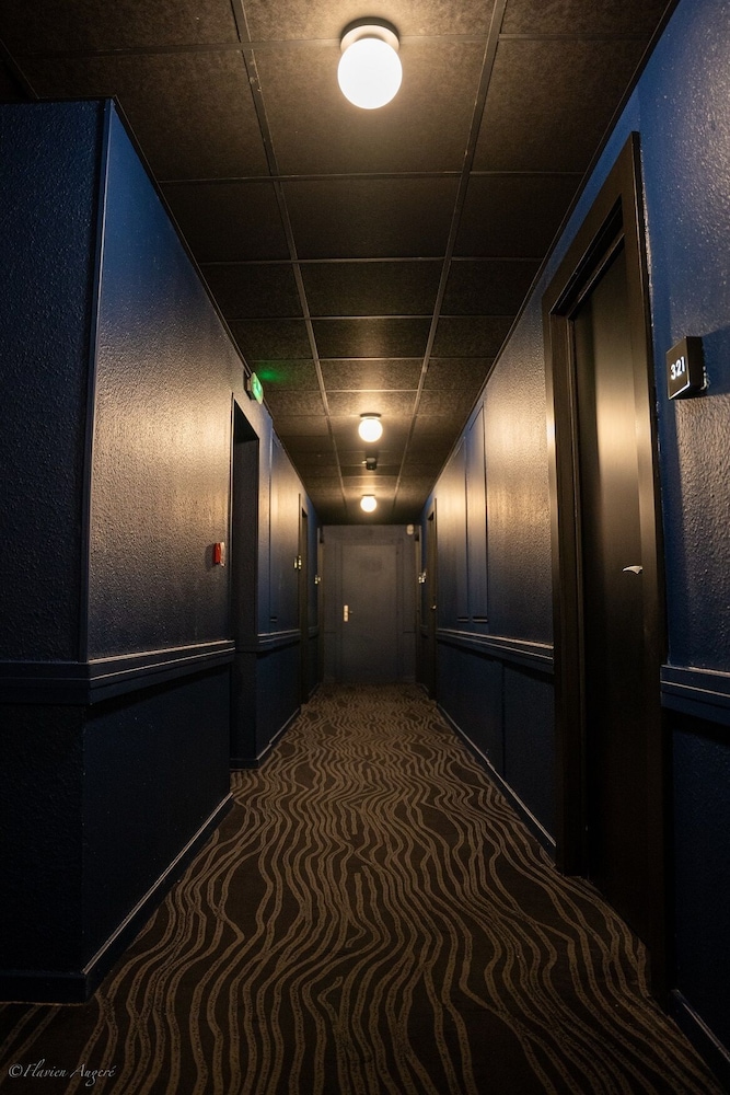 Clap Clap Hotel 6/49