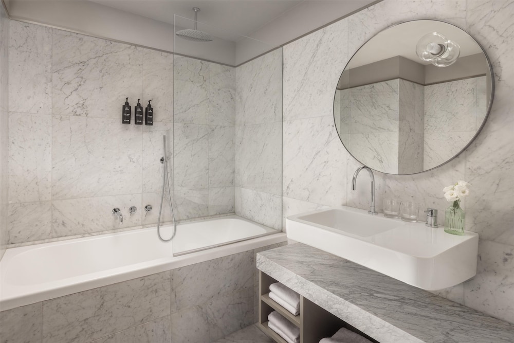 Radisson Collection Hotel, Roma Antica 48/50