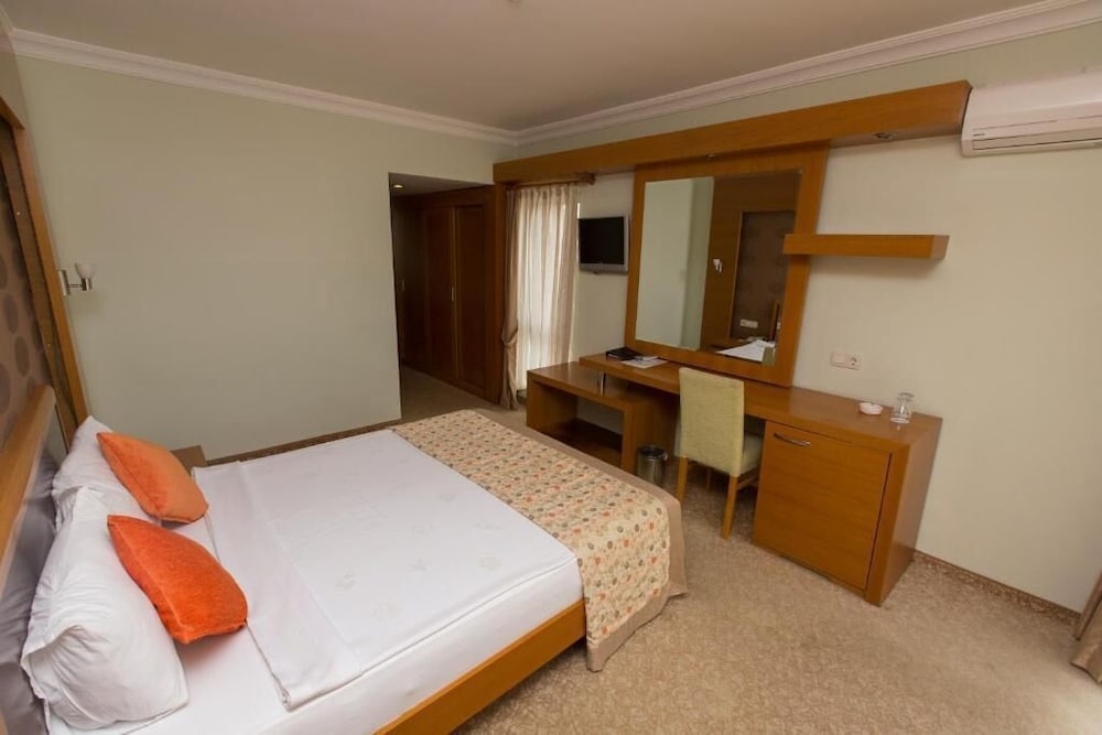 Sirma Hotel 10/50