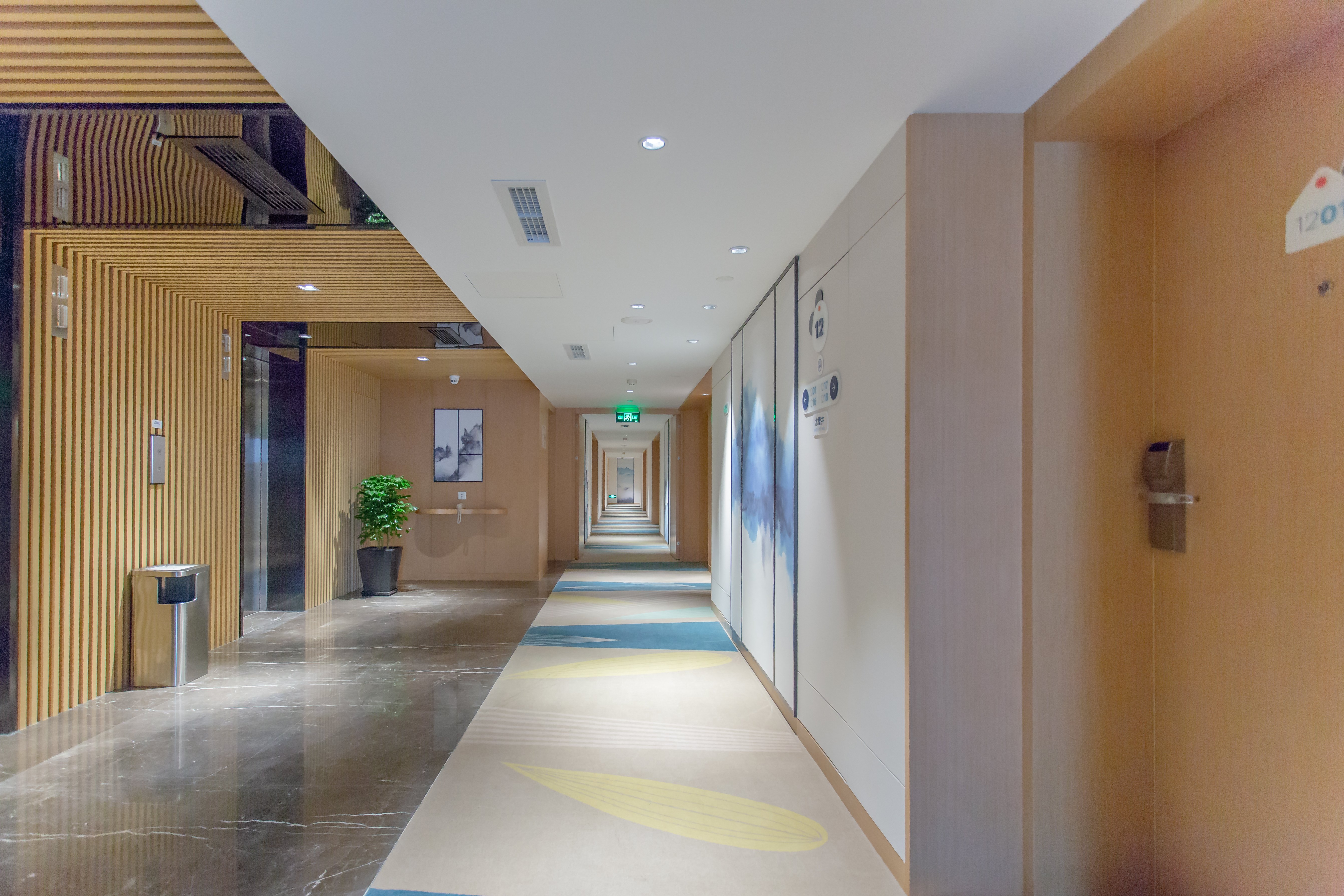 Holiday Inn Express Ya an City Center 12/50