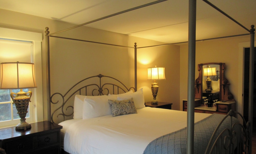 The White House Inn 9/50
