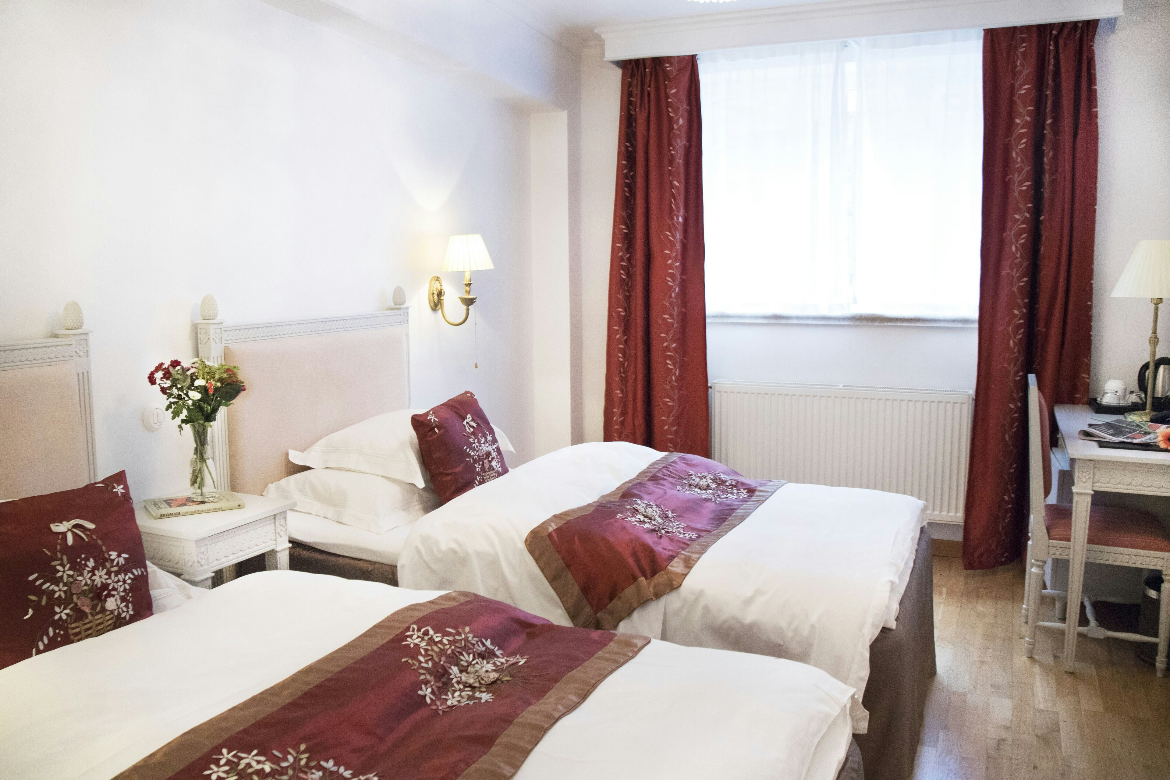 Standard, Twin Beds