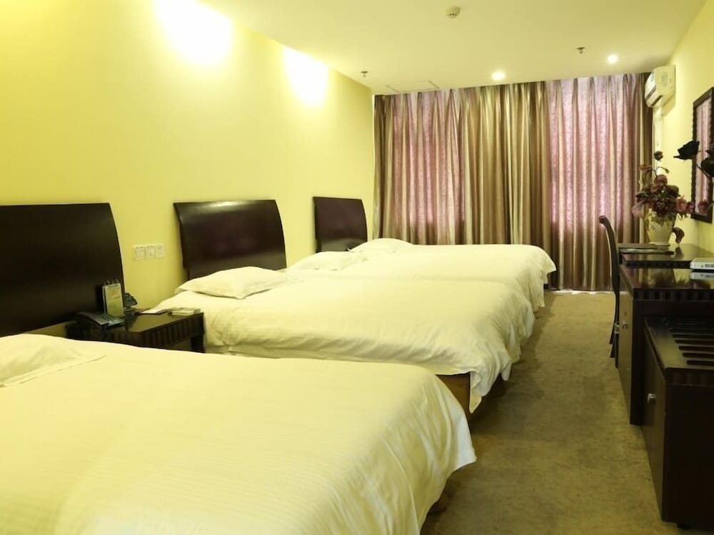 Greentree Inn Suzhou Taicang Baolong Square Express Hotel 32/53