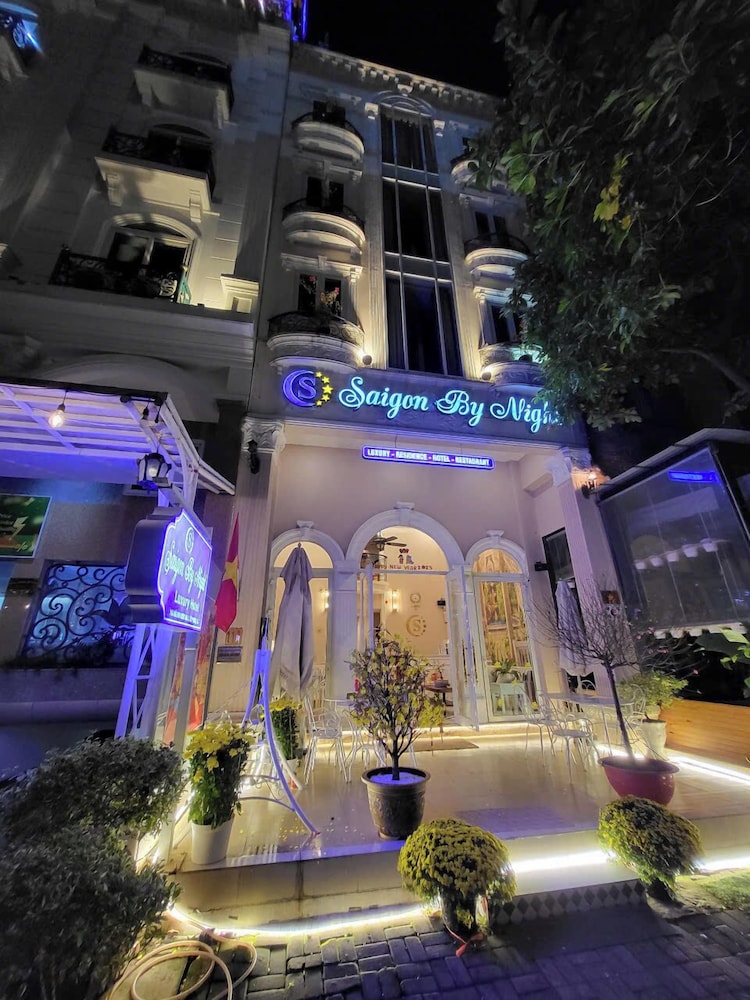 Saigon By Night Luxury Hotel 3/68