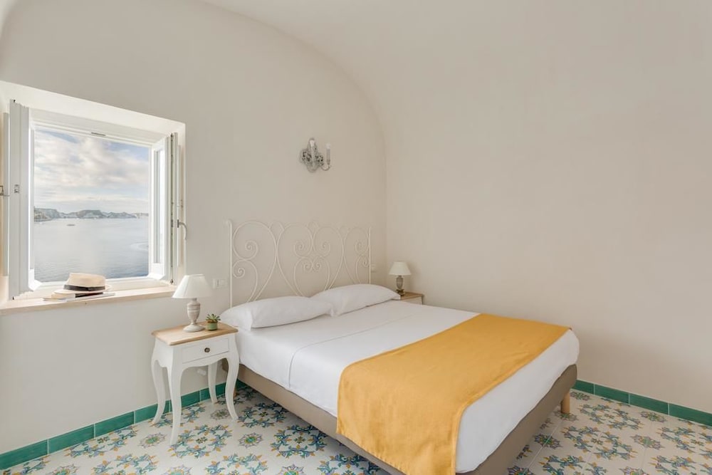 Hotel Torre Dei Borboni 16/72
