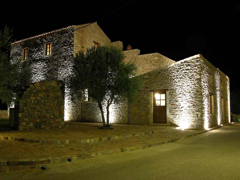 Liotrivi Historical Mansion & Boutique Hotel 64/71