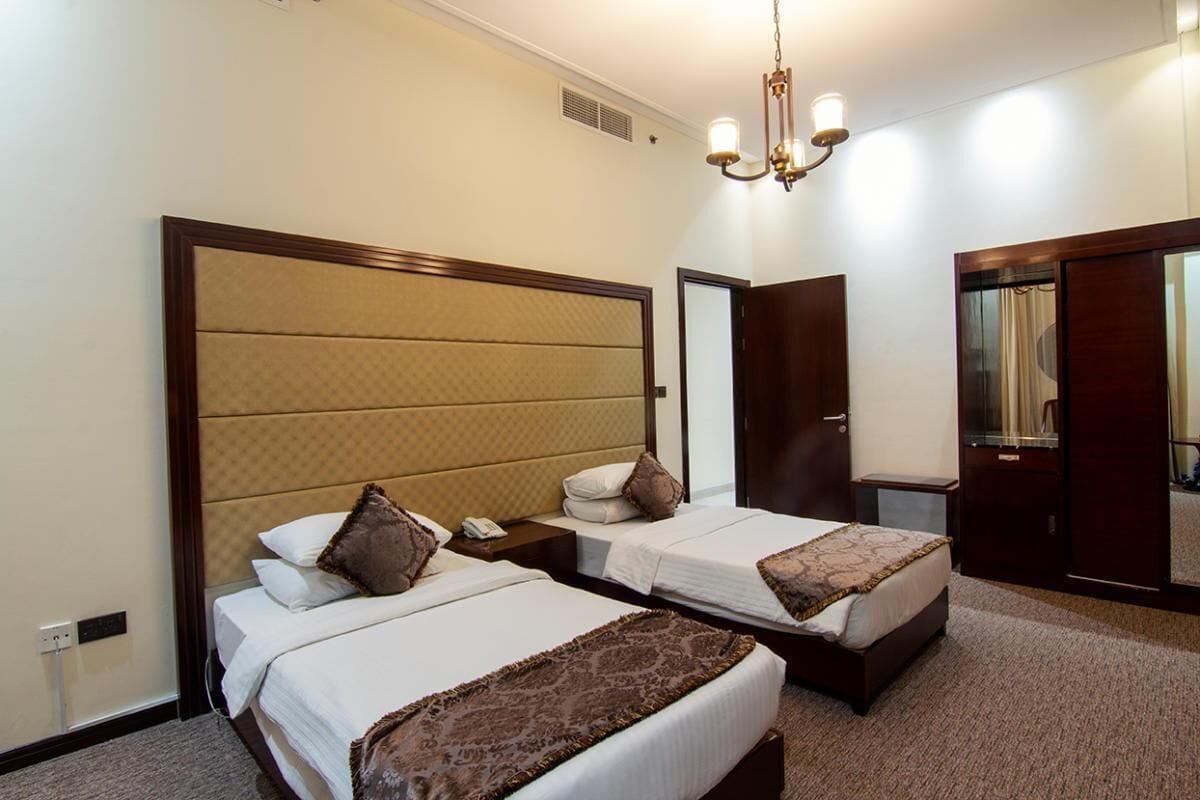DELUXE, SUITE