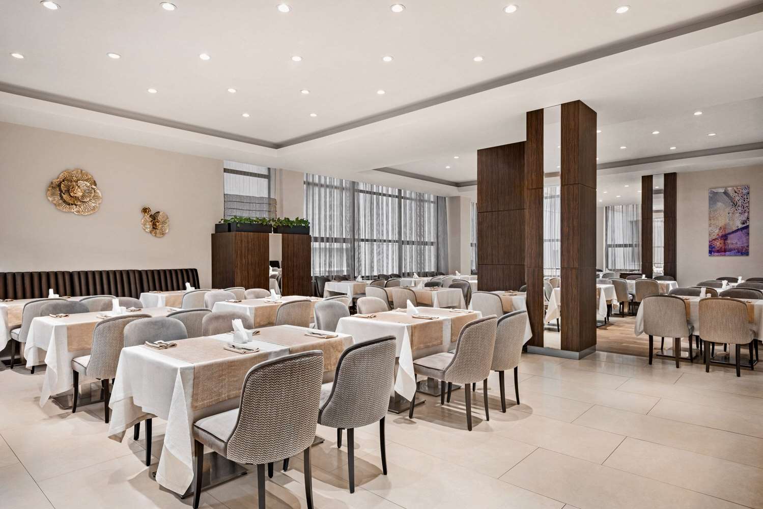 Ramada Hotel and Suites by Wyndham Yerevan 35/45
