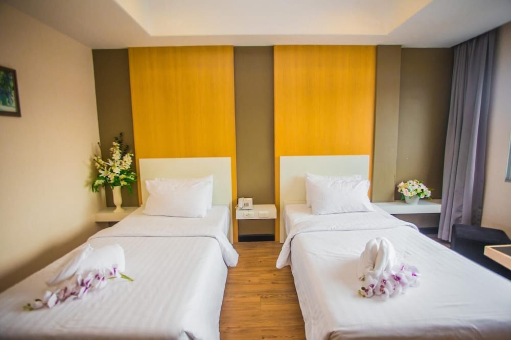 New Travel Lodge Hotel 37/63