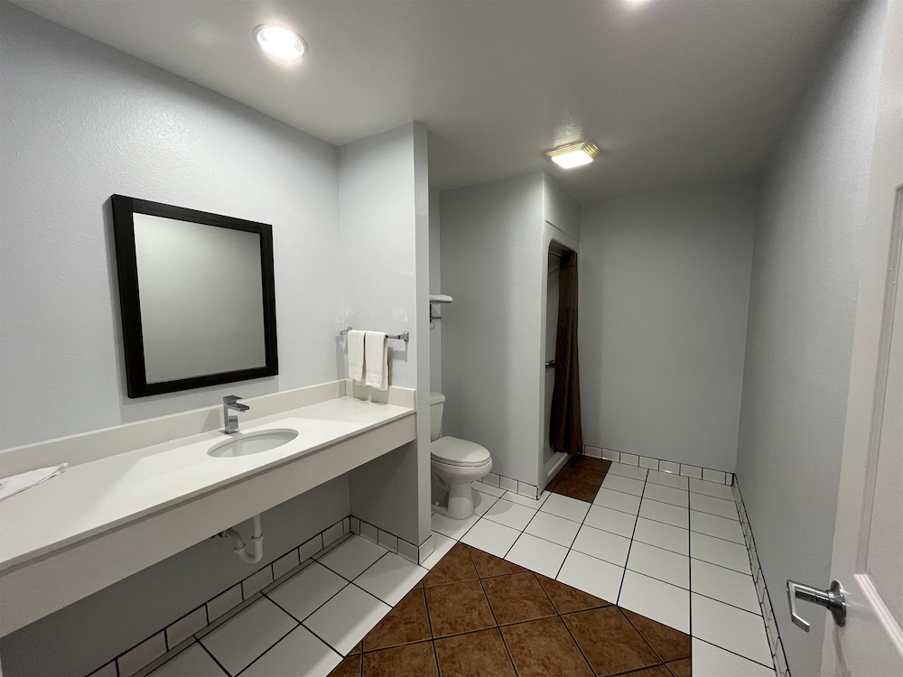 Studio6 Suites Urbana, IL 24/26