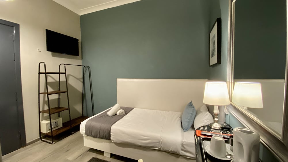 SLIEMA MARINA HOTEL 33/70