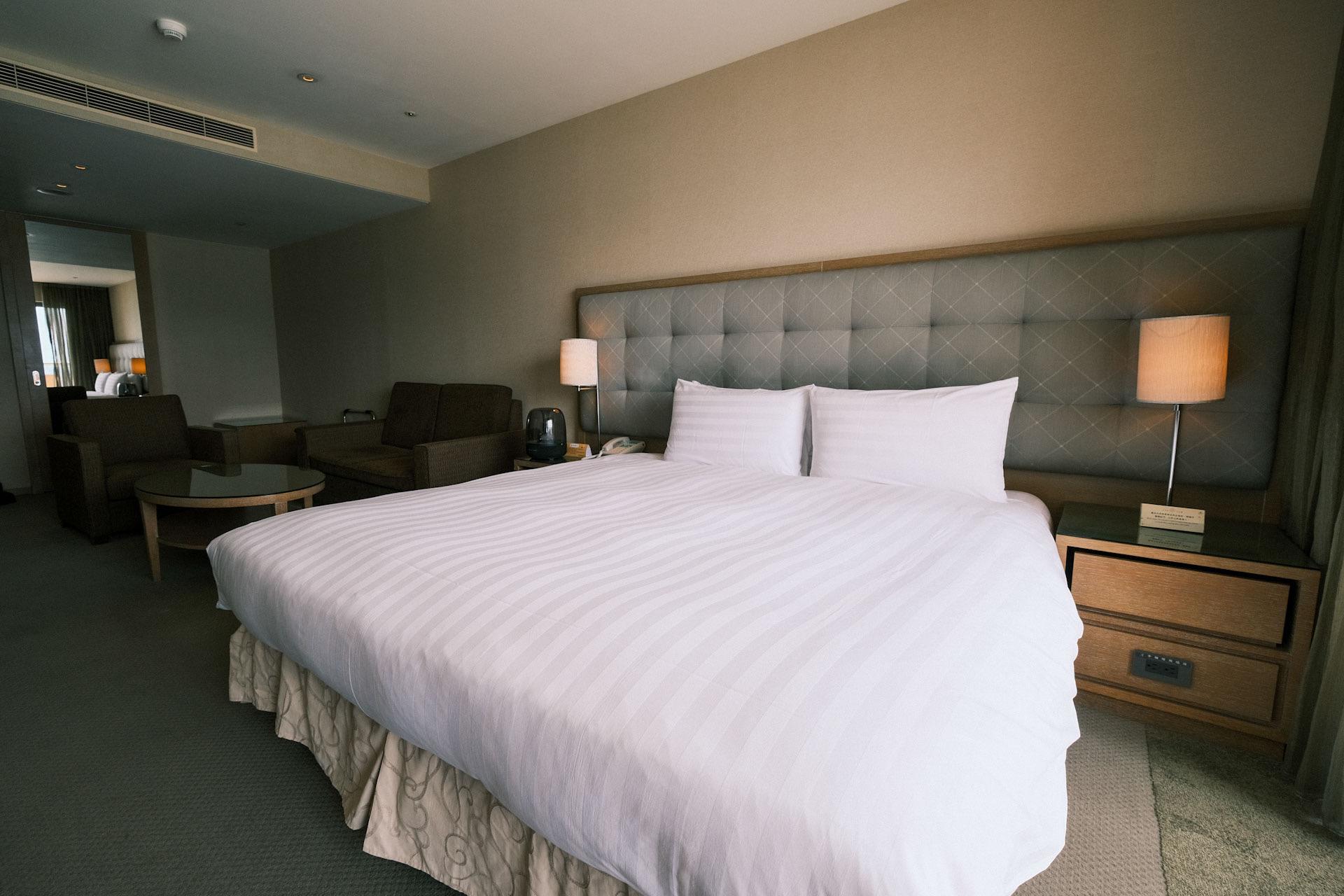 Cave, Honeymoon, Suite, King Bed, Outdoor Jetted Tub