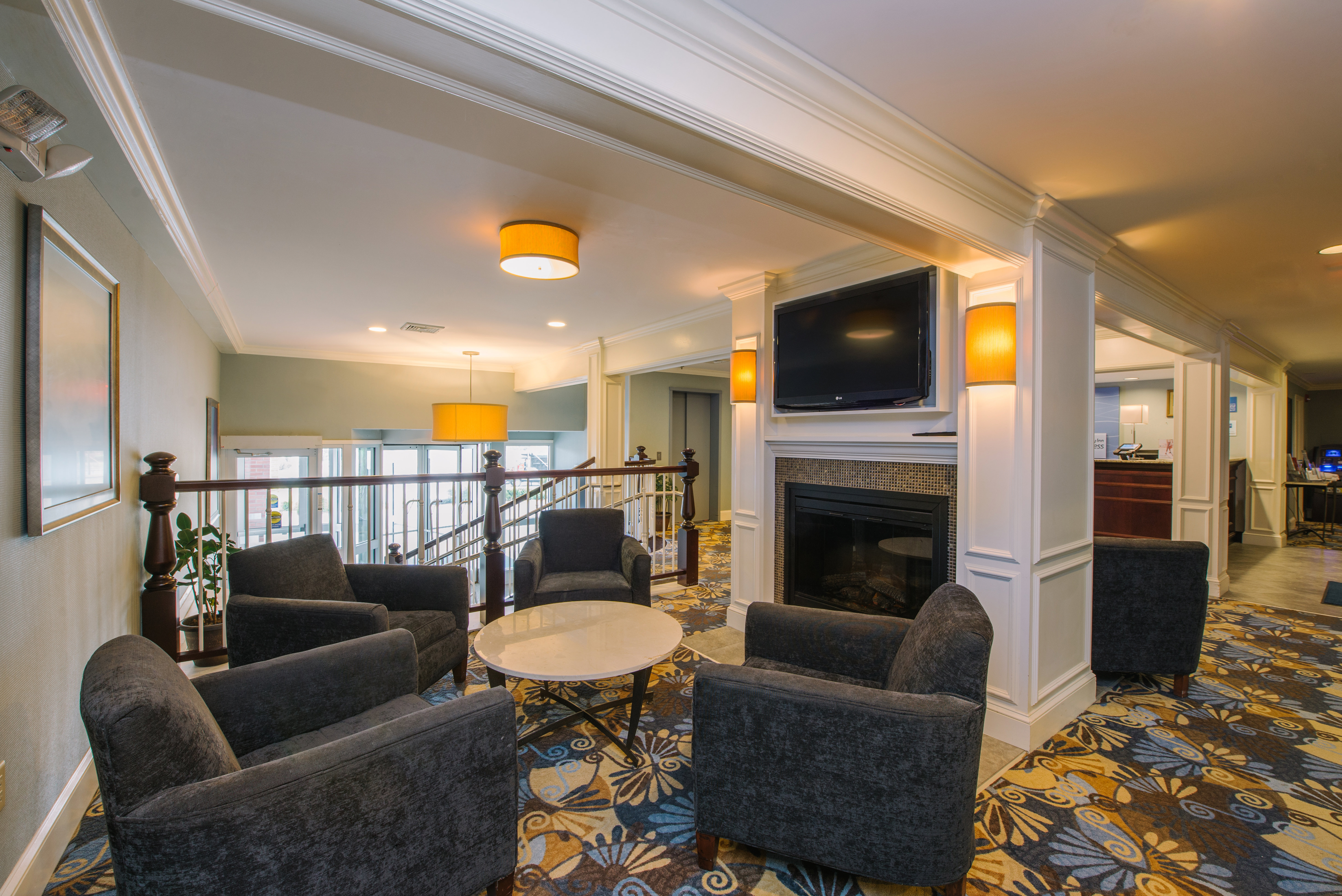Holiday Inn Express Suites Merrimack 40/55