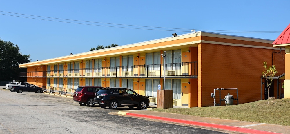 Homeplace Inn 49/51