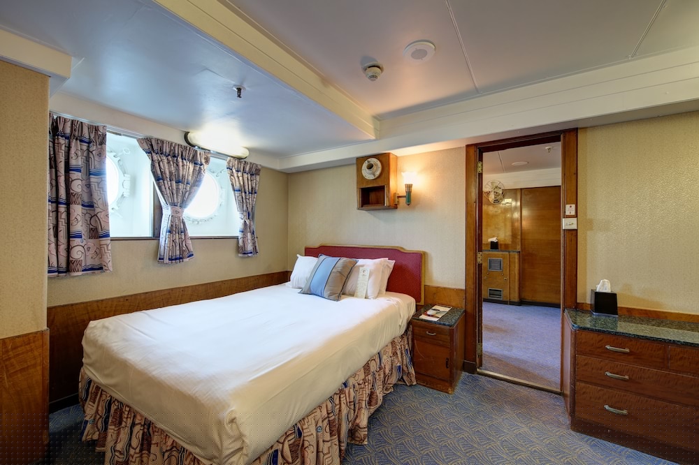 The Queen Mary 25/56