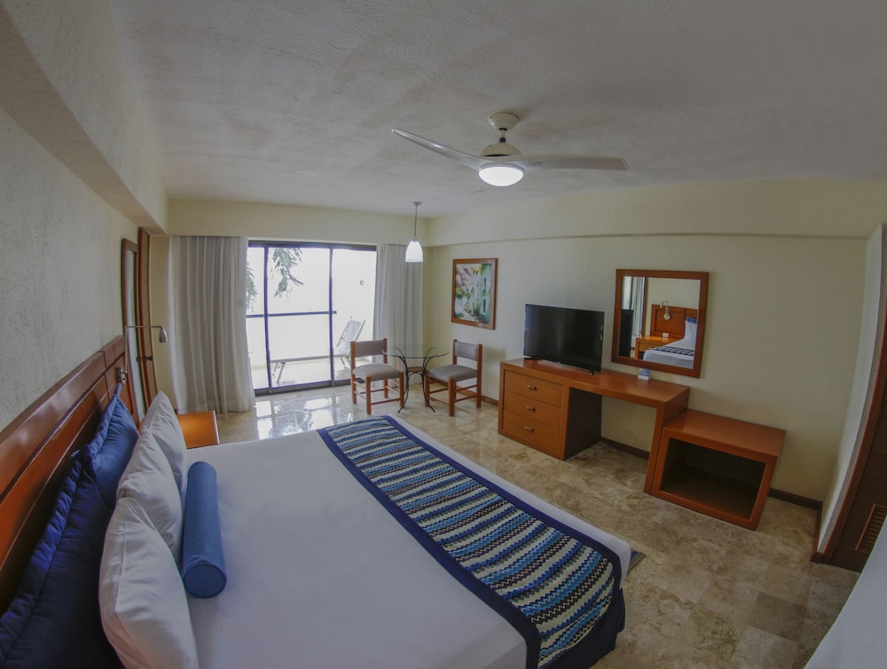 Plaza Pelicanos Grand Beach Resorts 19/65