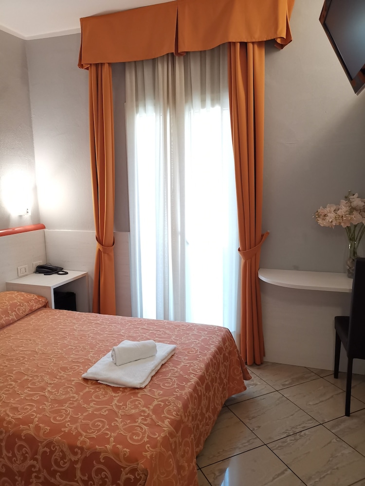 BRIANZA HOTEL 33/68