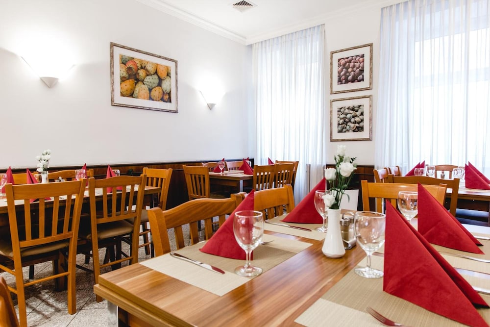Hotel Allegro 50/53