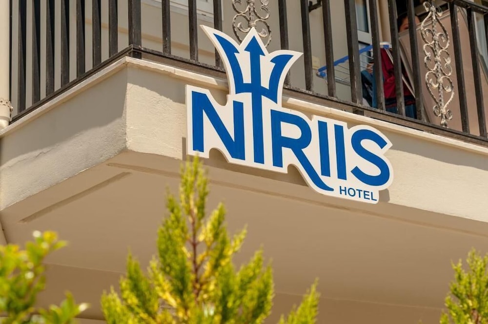 Niriis Hotel 6/50