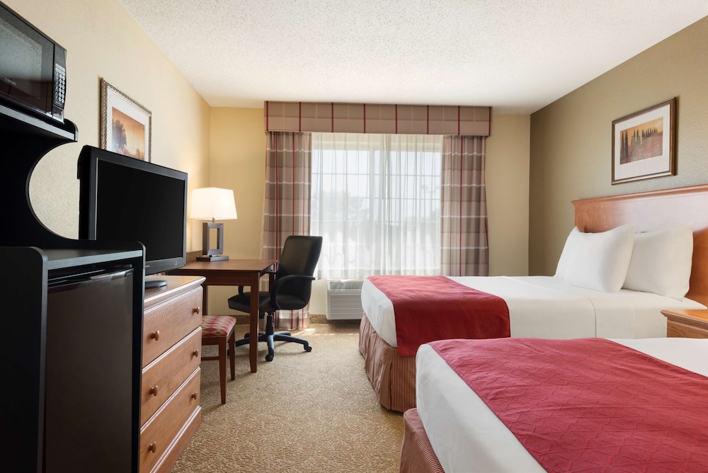 Country Inn & Suites by Radisson, Davenport - Quad Cities 5/17