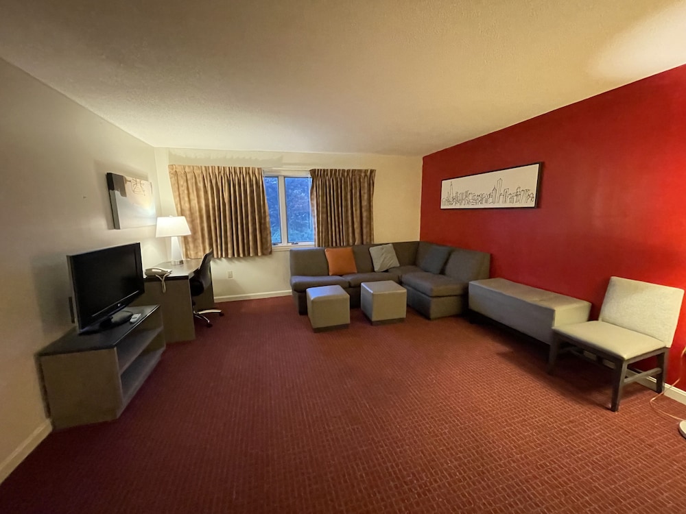 Gold Star Inn Suites 28/40