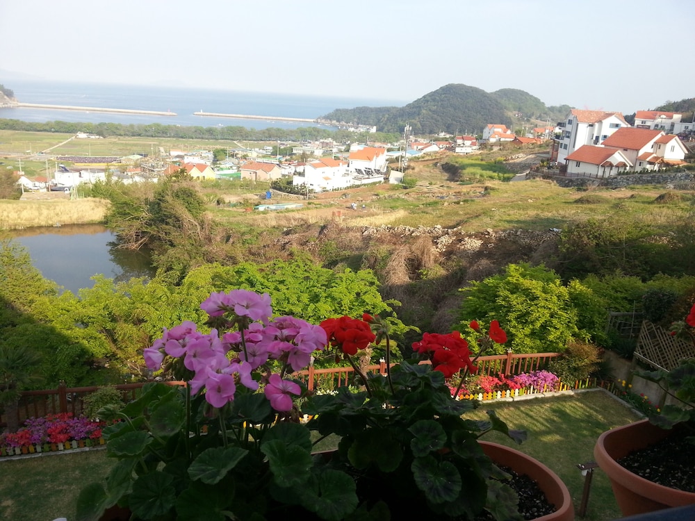 Namhae German Village Neuhaus in Korea 19/53