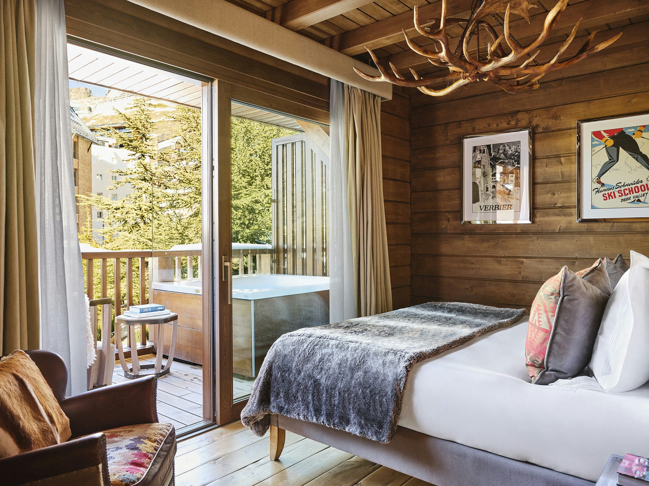 Deluxe, Lodge, Hot Tub