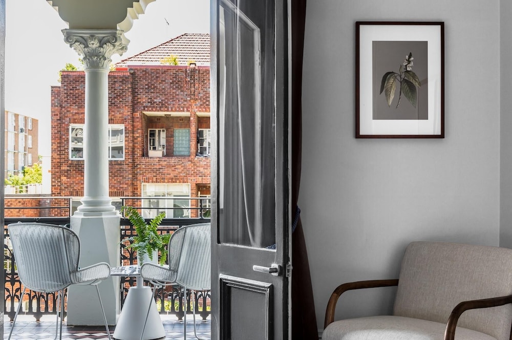 Hotel Challis Potts Point 50/50