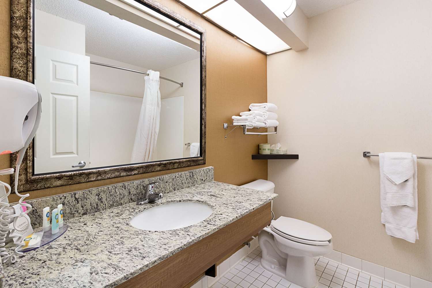 Quality Inn Fairmont 28/28