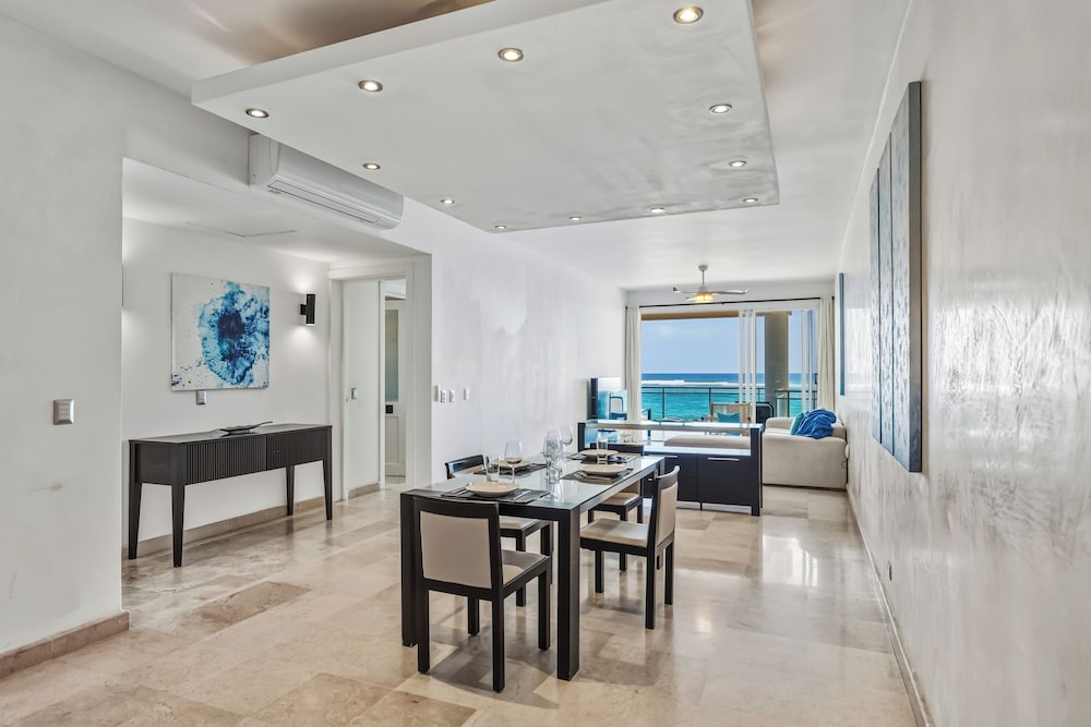 WATERMARK LUXURY OCEANFRONT ALL SUITE HOTEL 52/56