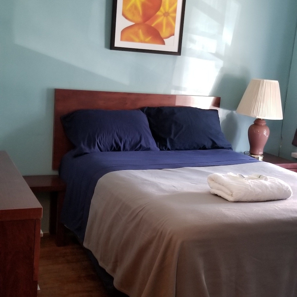 Hamtramck Hostel 9/33