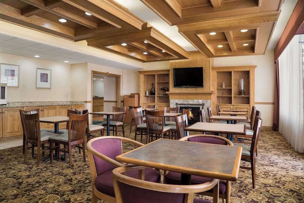 Quality Inn and Suites Saginaw, MI 34/47
