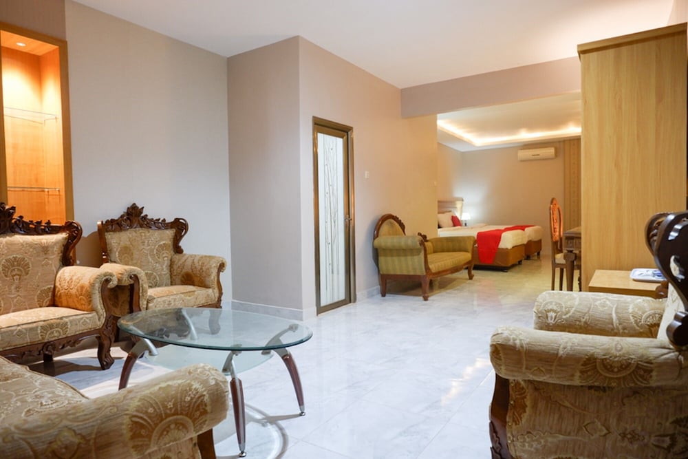 RedDoorz Plus @ Hotel Srikandi Kendari 43/50