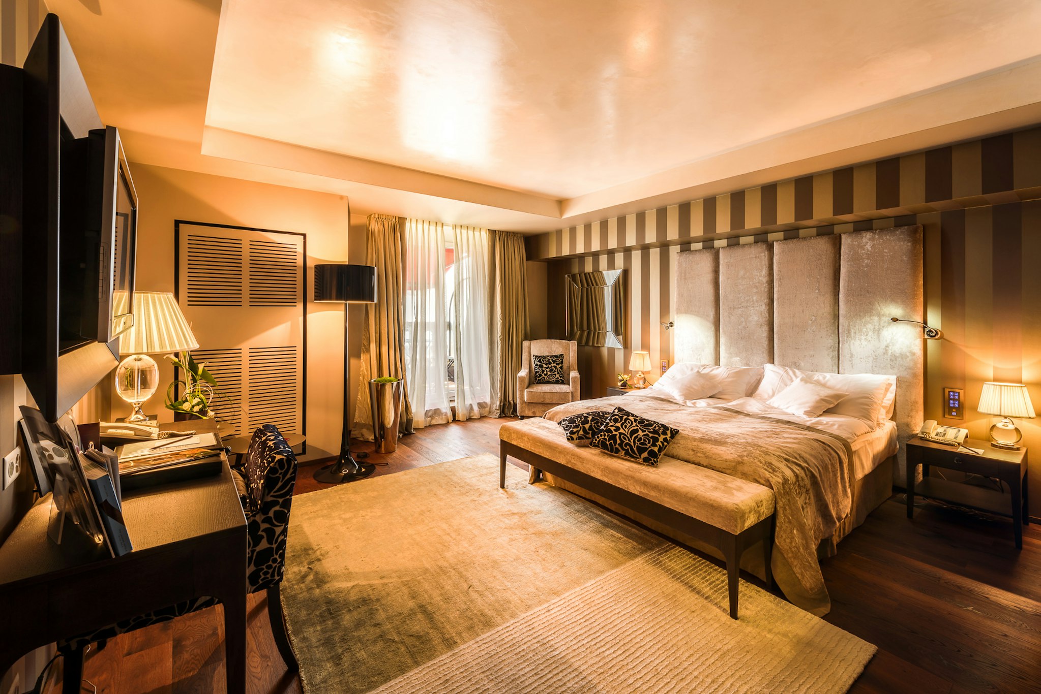 Lake, Suite
