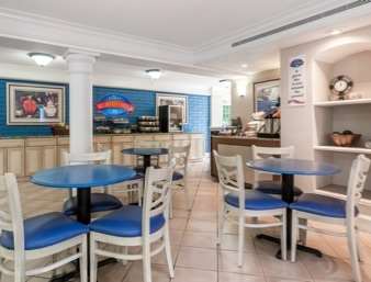 Casa Bella Inn & Suites 46/55