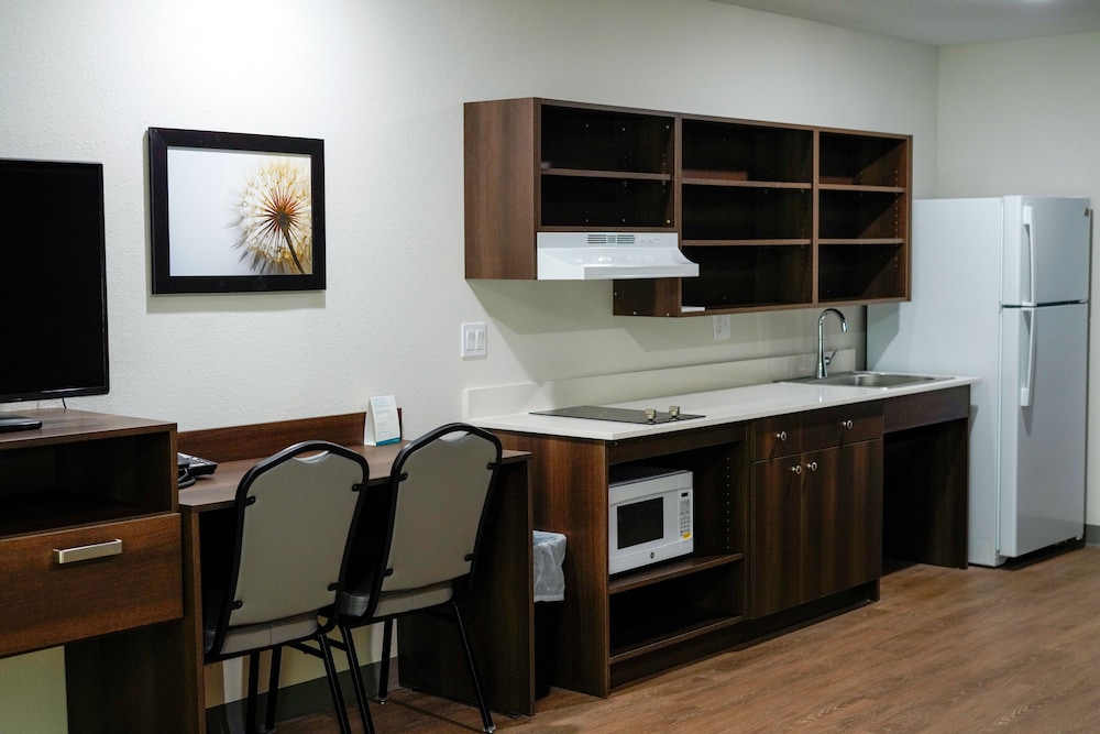 WoodSpring Suites Hudson Port Richey 27/33