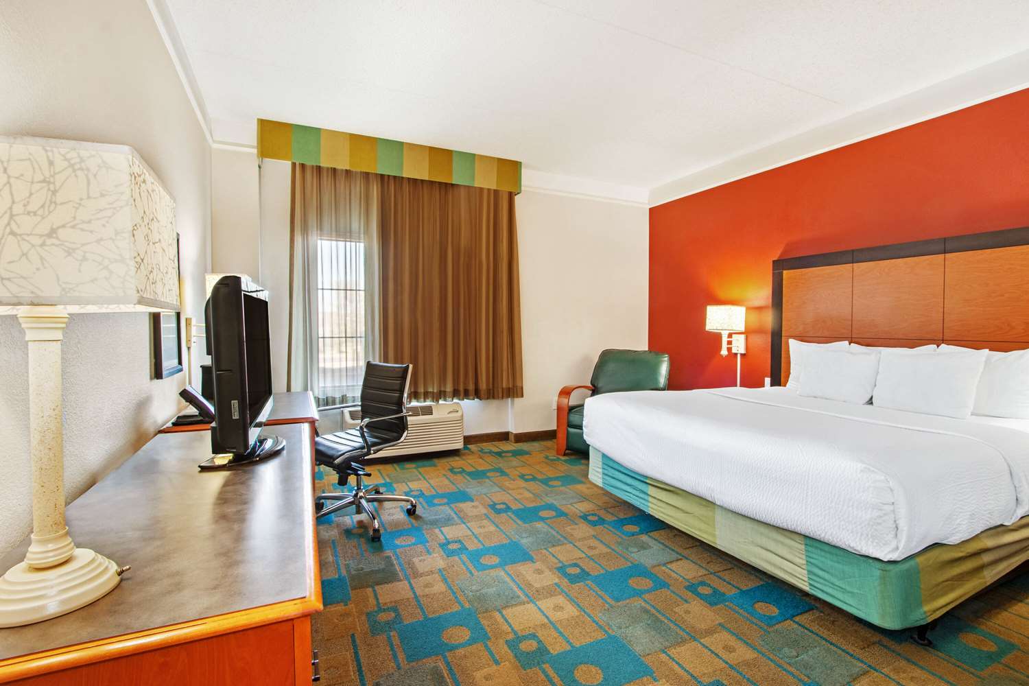 La Quinta Inn & Suites by Wyndham Albuquerque West 5/21