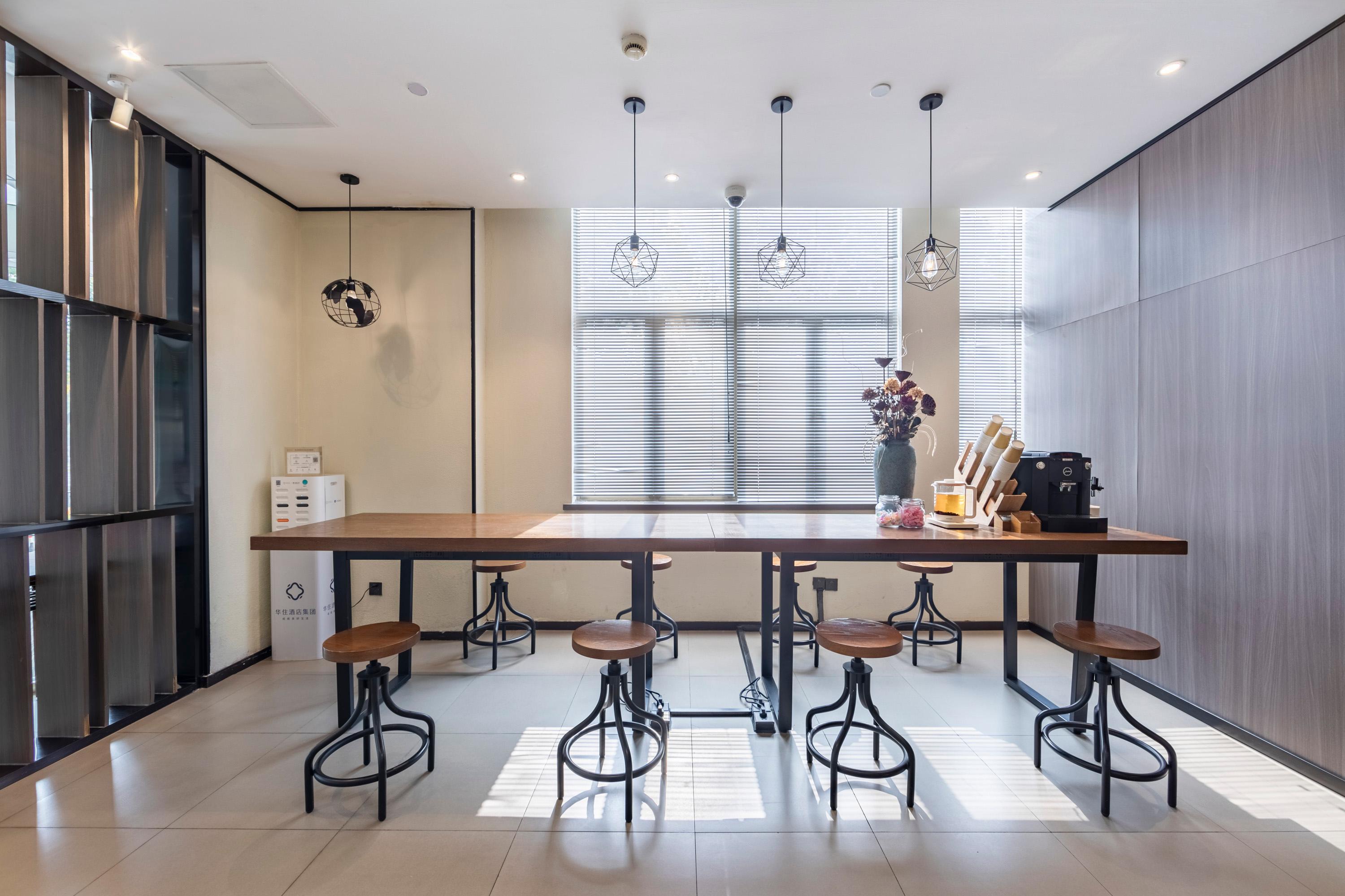Hanting Hotel (Shanghai Caohejing Yishan Road) 24/37