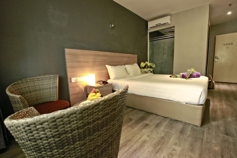 SUPERIOR, QUEEN BED