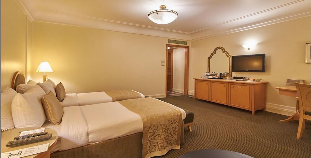 The Imperial Palace Hotel 32/70