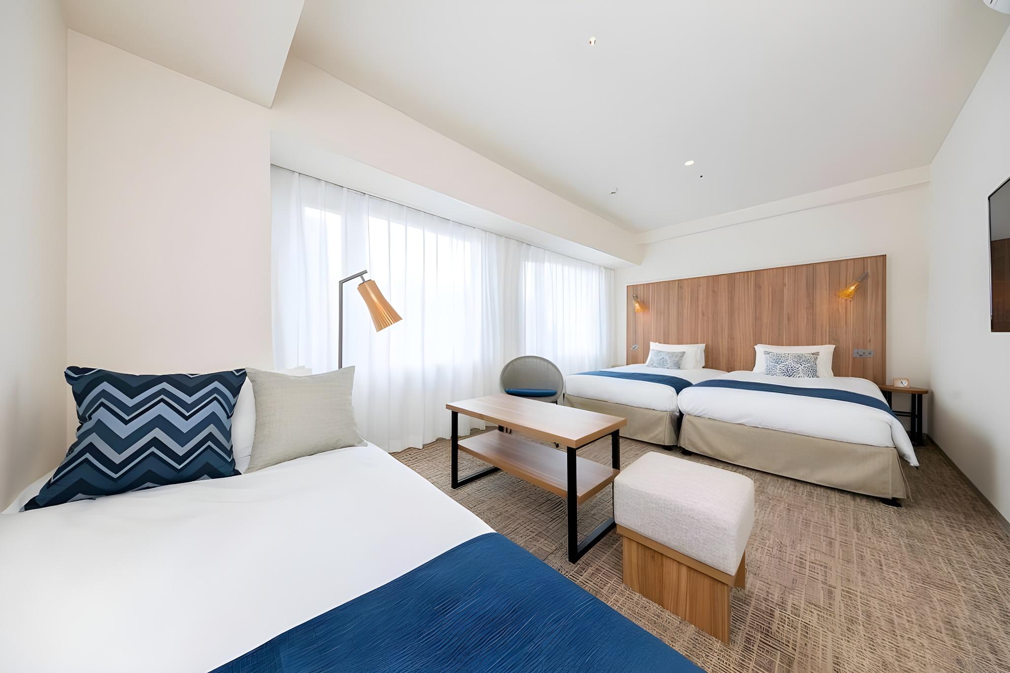 Residential, Family, 3 Beds, Sofa