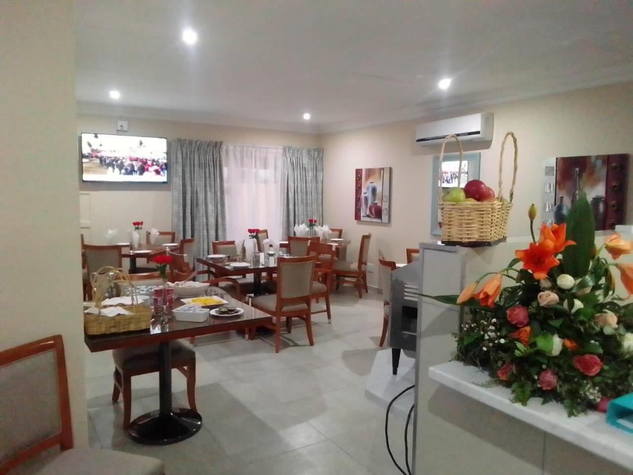 Benoni N12 Hotel 28/45