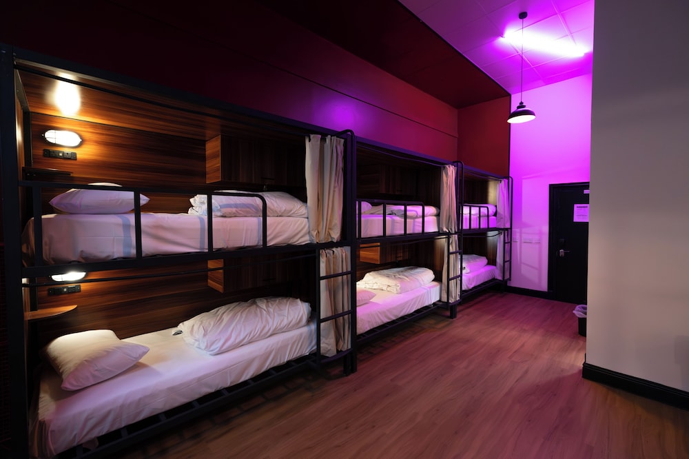 MIXED DORM, 12 BEDS