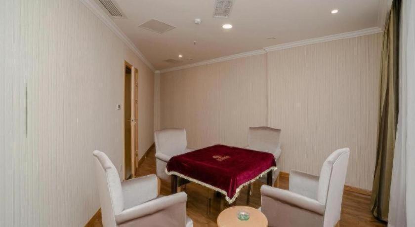 Vienna Hotel (Chengdu Xinfan Furniture City) 36/54