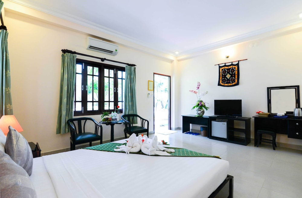 Four Oceans Resort 9/42